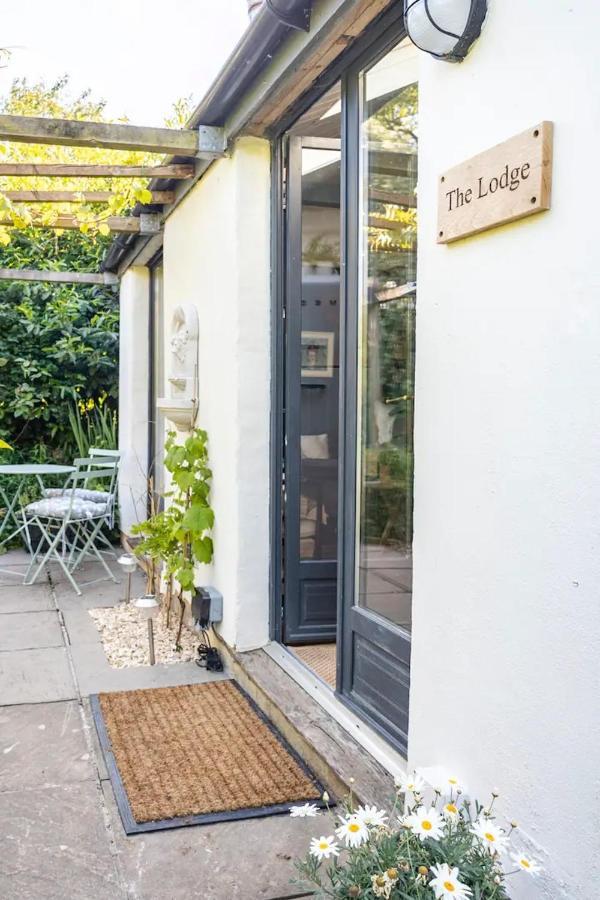 The Lodge - A Tranquil Escape Atworth Exterior foto